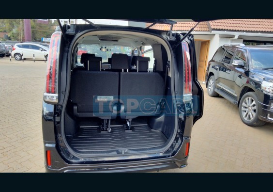 2017 TOYOTA NOAH NAIROBI