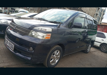 2007 TOYOTA VOXY FOR SALE IN NAIROBI KENYA 