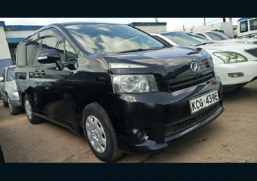 2008 TOYOTA VOXY FOR SALE IN KENYA 
